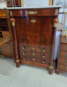 Sekretär im Empire-Stil