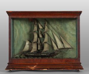 Diorama raffigurante un brigantino in legno, teca originale, secolo XIX