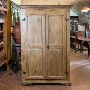 Schrank aus Zürgelbaumholz