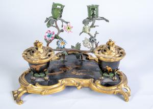 Inkwell in gilded bronze and Chinese lacquer, France, second half of the 19th century