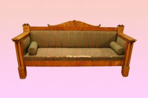 Sofá sueco do século XIX em estilo Biedermeier, feito de madeira de bétula e nogueira