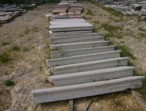 Degraus antigos de mármore e pedra