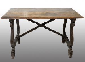 Antique "fratino" refectory table in solid walnut. Naples, early 18th century.