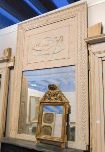 specc174 - lacquered fireplace mirror with decorations, h cm 195 x 130