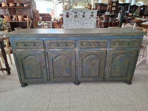 Sideboard im Shabby-Chic-Stil
