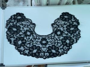 Cobre-ombros em tule preto e lantejoulas. Itália.
