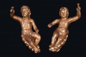 Pair of antique cherubs in gilded wood, made from a single piece. Florence, late 17th century.