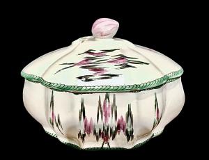 zuppierina in maiolica con decoro alla ‘fiamma’,Manifattura di Pasquale Rubati,Milano.