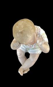 Figura di bambino ‘piano baby’ in porcellana policroma  bisquit. Manifattura Heuback,Germania. - Foto 5