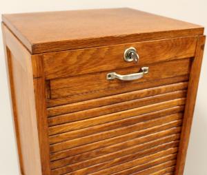 Antiker Eichenholz-Aktenschrank mit Rollladen - Foto 9