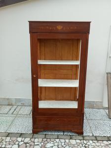 Vitrine, cristaleira com uma porta. 90Lx186Ax49P