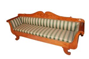Biedermeier Sofa aus Nordeuropa aus dem 19. Jahrhundert aus Birkenholz mit Schnitzereien