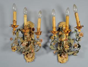 Paar Wandleuchten im Louis-XV-Stil aus polychromem Blech, Piemont, 19. Jahrhundert