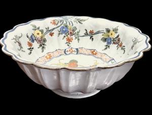 Coppa-Centrotavola in maiolica con decoro al ‘garofano’.Manifattura Ferniani Faenza.