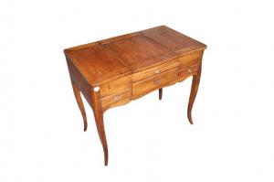 French toilet table from the mid-1800s, Louis XV style, in walnut wood.