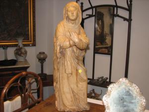 Escultura de madeira do século XVI representando a Madonna