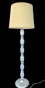 Stehlampe aus transparentem, leicht irisierendem Diamantglas. Barovier & Toso. Murano.