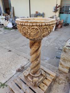 Bellissima fonte battesimale/acquasantiera con colonna tortile in marmo - H 113 - Venezia - Periodo '800