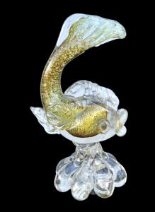 Schwerer, getauchter Glasfisch mit Einschlüssen von Metalloxiden. Manufaktur A.Ve.M. Murano.