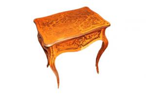 French Louis XV style toilet from the 1800s, richly inlaid