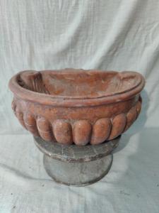 Raffinata acquasantiera in marmo rosso Verona - 35 x 28 cm