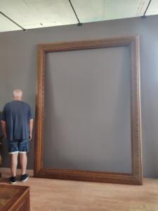 Grande cornice in legno