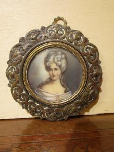 ANTICA MINIATURA RITRATTO CON CORNICE IN METALLO