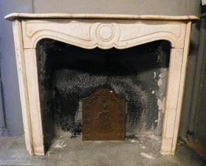 chm660 - Kamin aus weißem Carrara-Marmor, 19. Jahrhundert, cm B 134 x H 103
