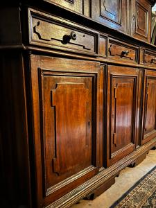 ARM 289 - Credenza a doppio corpo in noce, epoca '700. - Foto 7