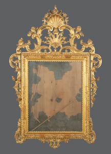 Grande specchiera in legno finemente intagliato e dorato, Venezia I metà secolo XVIII.