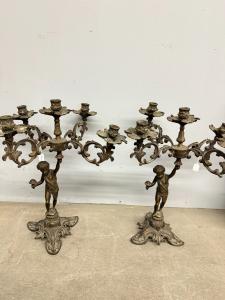 Paar Bronze-Kandelaber/Leuchter aus dem 20. Jahrhundert mit fünf Flammen und Putten, 52x42cm