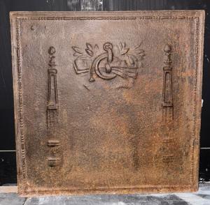 P242 - Cast iron fireplace back plate, 19th century, measures cm W 57 x H 57