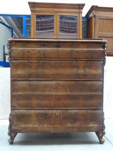 Cassettone in mogano scolpito e mosso Luigi Filippo 1850 Belgio