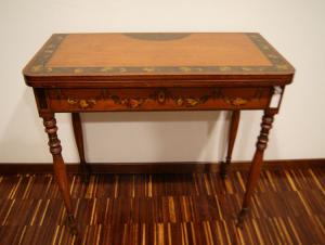 Mesa de jogo antiga inglesa estilo Sheraton do início de 1800 com pinturas