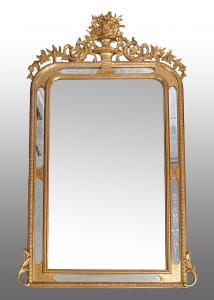 Specchiera antica Napoleone III Francese in legno dorato e intagliato. Periodo XIX secolo.