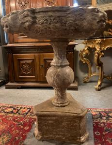 DARS605 - Marble Holy Water Font, 17th/18th century, cm W 80 x H 120 x D 80