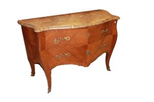 Grande cassettone comò Luigi XV di metà 1800 Francese In legno di Bois de rose Con grande piano in marmo