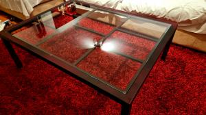 Lindo mesa de 90 x 120 cm em vidro e ferro