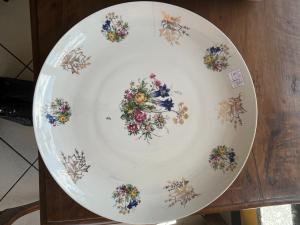 Large ceramic plate/tray with polychrome flowers.