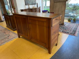 Nussbaum-Anrichte mit versenkbarem Schreibtisch aus dem 19. Jahrhundert