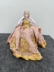 Box with a figure of a lady with a porcelain bust and cardboard part. France.