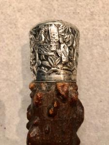 Stock mit Knauf aus Silber, graviert mit Figuren. China.
