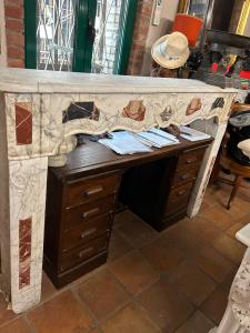 18th-century Carrara marble fireplace