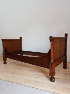 Empire walnut bed with solid columns - sofa bed - early 19th century - beautiful!