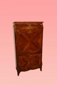 Secretaire francese stile Luigi XV del 1700 lastronato in noce con intarsi