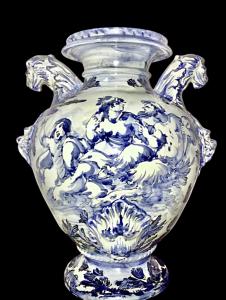 Vaso idria in maiolica a decoro turchino con personaggi in ambiente agreste.Manifattura Mazzotti.