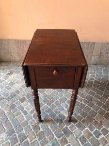 Drop-leaf side table