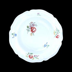 Porcelain plate ‘masso bastardo ‘ with floral decoration. Doccia-Ginori manufacture.
