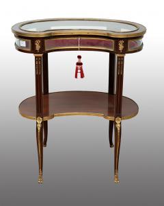 Napoleon III showcase/display cabinet in mahogany with gilded bronze inlays. France, 19th century.