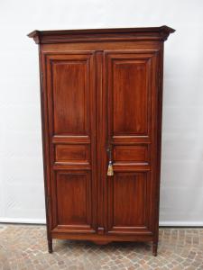 KLEINER SCHRANK MIT ZWEI TÜREN, NUSSBAUM LOUIS-XVI-STIL FRANKREICH cm 106x45xH204